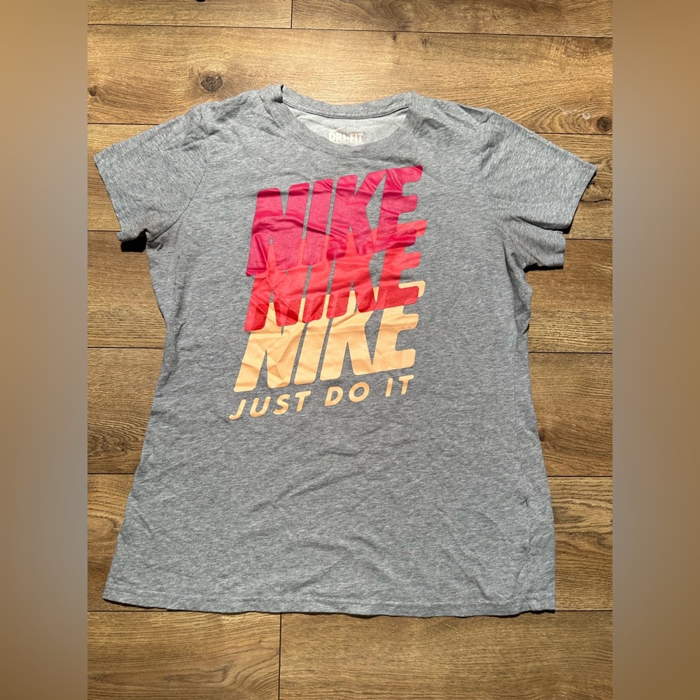 Nike Tee logo